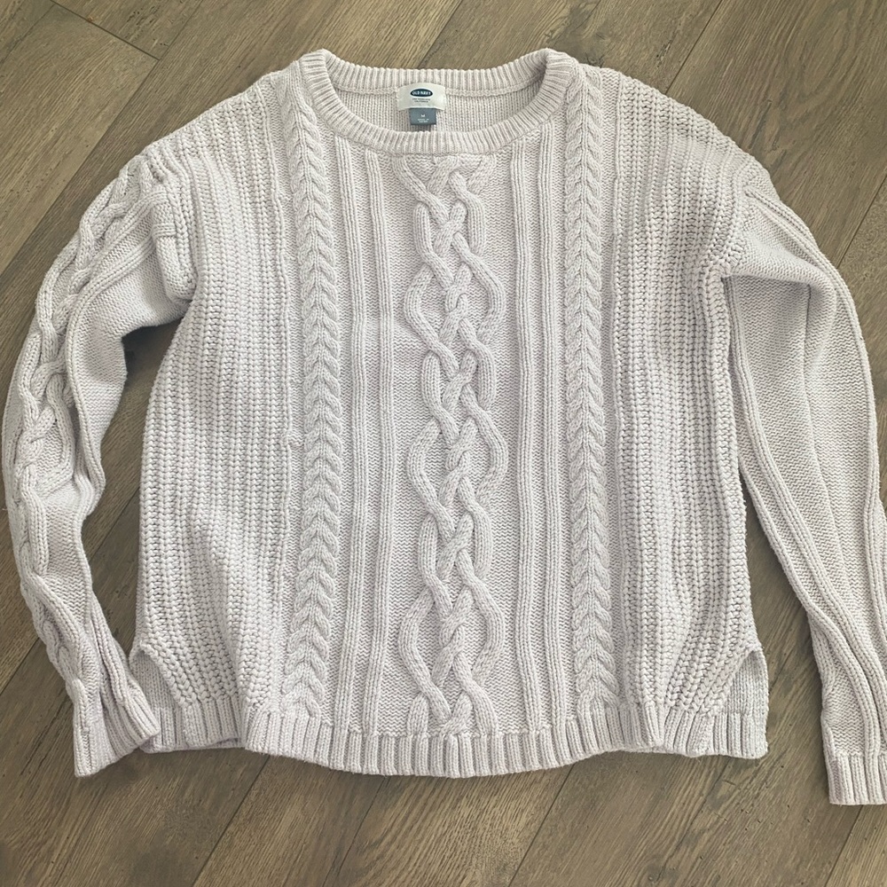 Old Navy Cable Knot Sweater. Size Medium.